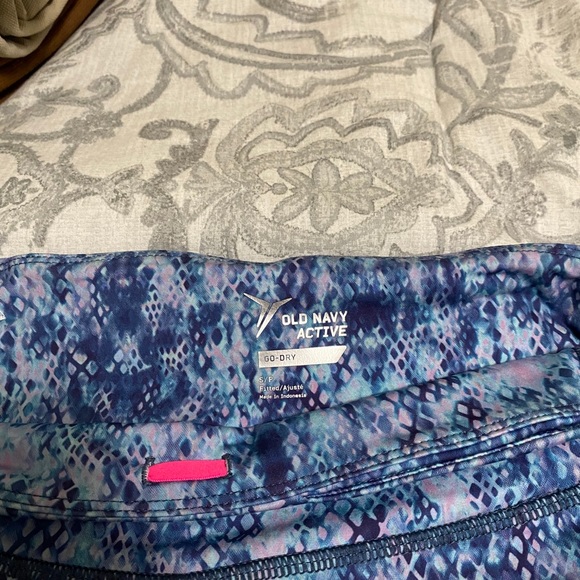 EUC Old Navy Active crop leggings - Picture 4 of 4